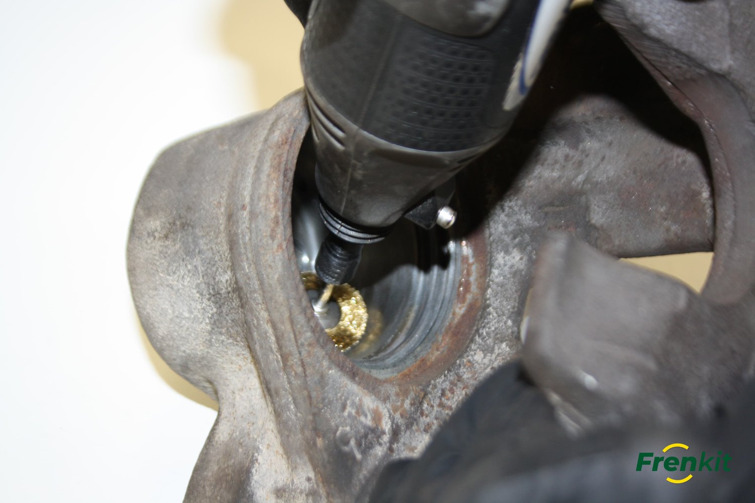 How to clean rust inside a brake caliper
